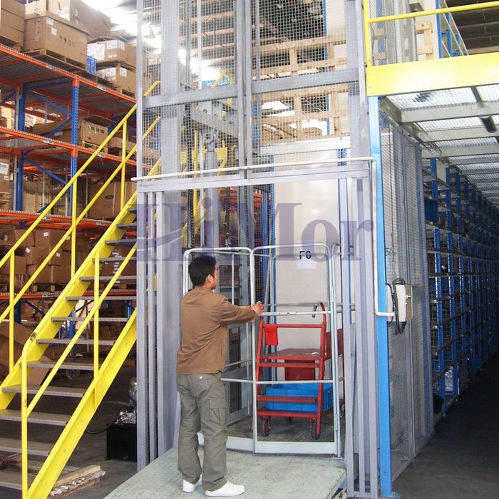 hydraulic goods lift