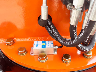 towable boom lift tilt sensor