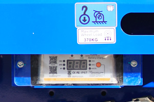 tracked mast lift DC indicator