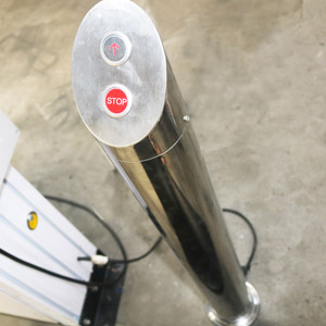vertical platform lift outside control post
